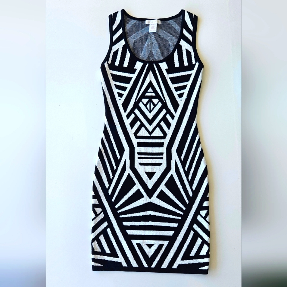 🔥🖤🔥 B&W Multidimensional Sleeveless Stunning Dress 🔥🖤🔥